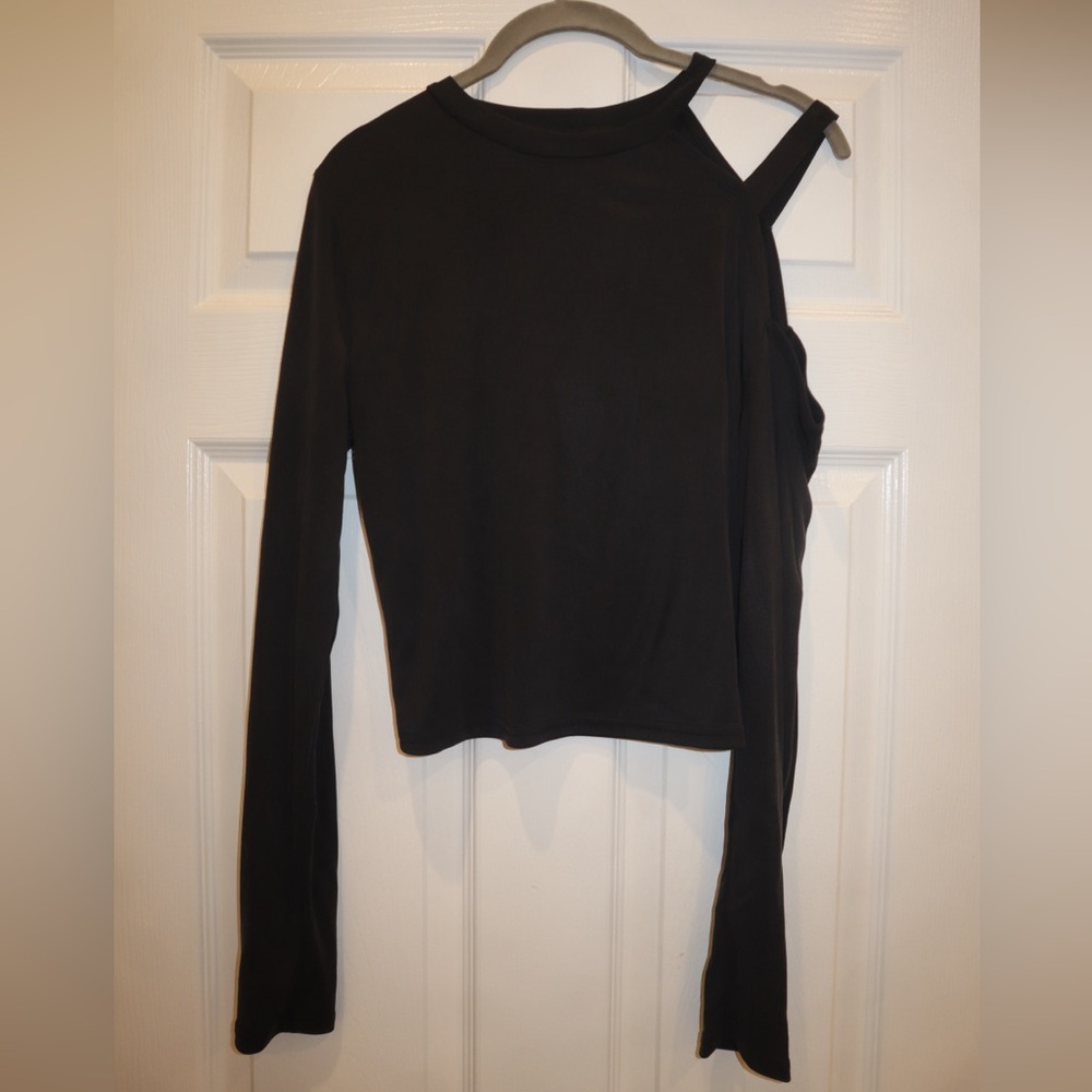 Dance & Marvel Size L Asymmetrical Cold Shoulder Black Top